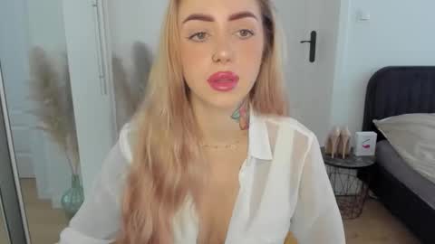 C o r a l i e online show from September 12, 6:46 am