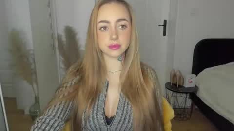 C o r a l i e online show from February 23, 7:28 am