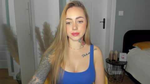 C o r a l i e online show from March 25, 7:36 am