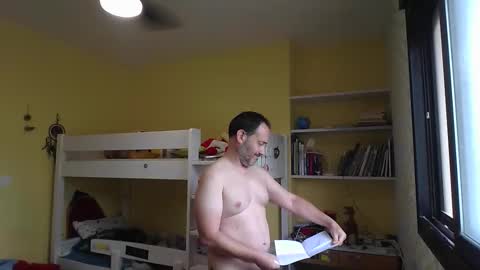 Snapshot of sexy_don40 chatting on November 4, 8:35 am sexy_don40 online show from November 4, 8:35 am