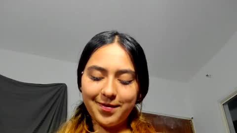 Snapshot of sexy_foxx_ chatting on December 13, 5:05 am Antonella online show from December 13, 5:05 am