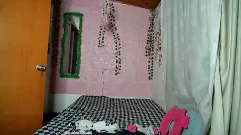 Snapshot of sexy_lolas chatting on October 14, 12:11 am sexy lolas online show from October 14, 12:11 am