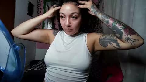 Snapshot of sexy_lolas chatting on October 22, 6:13 am sexy lolas online show from October 22, 6:13 am