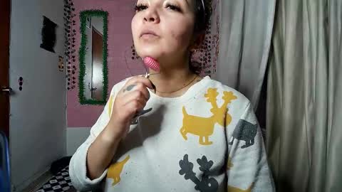 Snapshot of sexy_lolas chatting on October 26, 5:02 am sexy lolas online show from October 26, 5:02 am