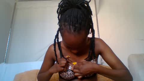 sexy_lucy012 online show from January 21, 1:32 pm