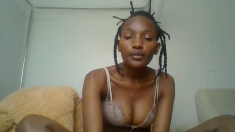 sexy_lucy012 online show from February 1, 10:05 am