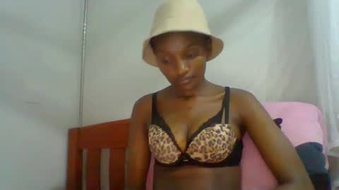 sexy_lucy012 online show from February 2, 9:56 pm