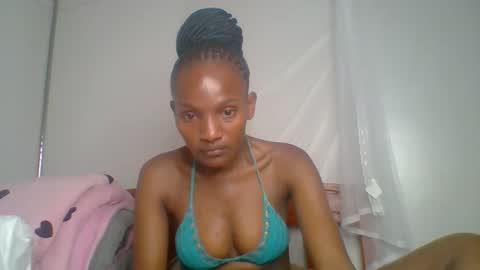 sexy_lucy012 online show from February 3, 6:39 pm