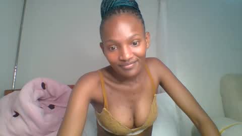 sexy_lucy012 online show from February 7, 7:38 pm