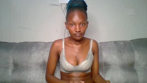 sexy_lucy012 online show from February 20, 9:31 pm