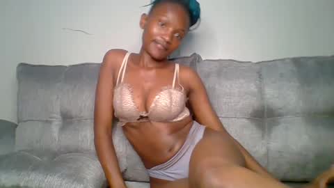 sexy_lucy012 online show from February 21, 10:04 pm