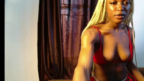 Snapshot of sexy_maureen chatting on June 18, 8:14 am maggi online show from June 18, 8:14 am