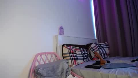 sexy_mia6 online show from January 7, 6:27 am