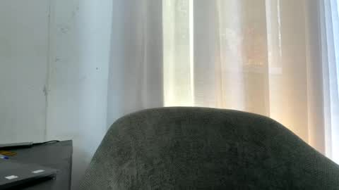 Snapshot of sexy_n_thick chatting on June 13, 10:35 am Lyn online show from June 13, 10:35 am
