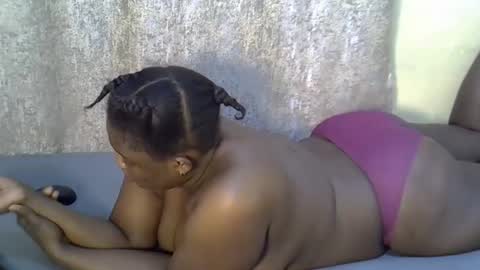 Snapshot of sexy_naila2 chatting on March 24, 12:48 am sexy_naila2 online show from March 24, 12:48 am