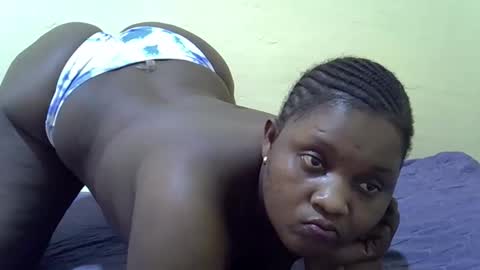 Snapshot of sexy_naila2 chatting on April 17, 11:46 am sexy_naila2 online show from April 17, 11:46 am