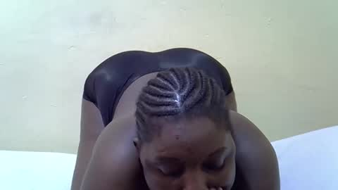 Snapshot of sexy_naila2 chatting on May 8, 11:37 am sexy_naila2 online show from May 8, 11:37 am