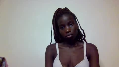 Snapshot of sexy_petittie chatting on October 3, 6:21 am sexy_petittie online show from October 3, 6:21 am