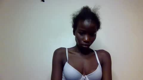 Snapshot of sexy_petittie chatting on October 6, 3:04 am sexy_petittie online show from October 6, 3:04 am