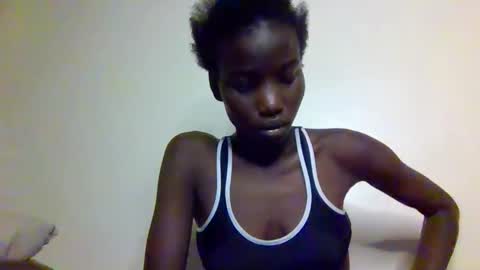 Snapshot of sexy_petittie chatting on October 8, 7:11 pm sexy_petittie online show from October 8, 7:11 pm