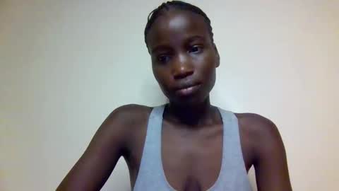 Snapshot of sexy_petittie chatting on October 12, 8:24 am sexy_petittie online show from October 12, 8:24 am