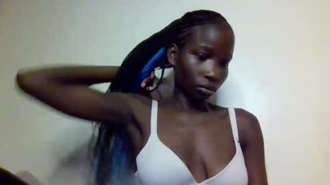 Snapshot of sexy_petittie chatting on October 15, 7:30 am sexy_petittie online show from October 15, 7:30 am