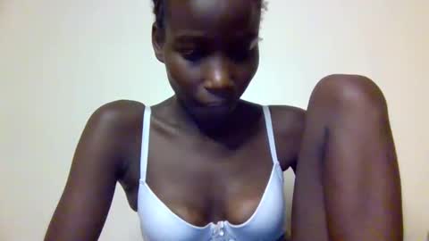 Snapshot of sexy_petittie chatting on November 5, 7:47 pm sexy_petittie online show from November 5, 7:47 pm