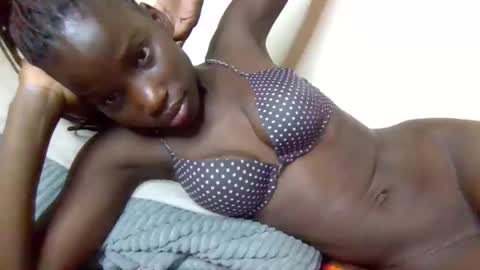 Snapshot of sexy_petittie chatting on November 16, 6:19 am sexy_petittie online show from November 16, 6:19 am