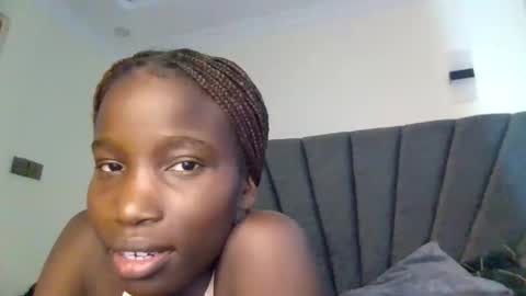 Snapshot of sexy_petittie chatting on December 3, 10:13 am sexy_petittie online show from December 3, 10:13 am