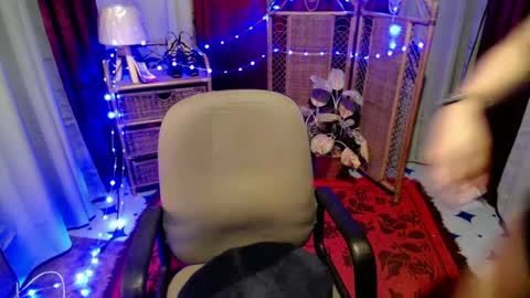 angela online show from July 4, 1:28 pm