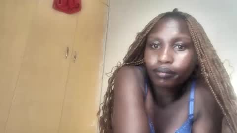 Snapshot of sexy_queenebony chatting on October 13, 5:13 pm sexy_queenebony online show from October 13, 5:13 pm
