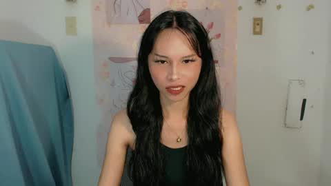 Snapshot of sexy_shanee chatting on June 19, 8:18 am shane online show from June 19, 8:18 am