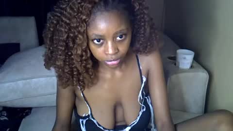 Snapshot of sexy_short chatting on June 23, 7:23 pm Janet online show from June 23, 7:23 pm
