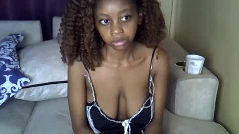 Snapshot of sexy_short chatting on June 24, 8:35 am Janet online show from June 24, 8:35 am