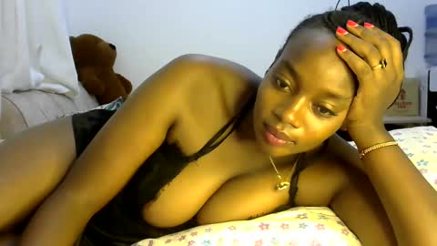 Snapshot of sexy_siera chatting on February 25, 5:47 pm laura online show from February 25, 5:47 pm