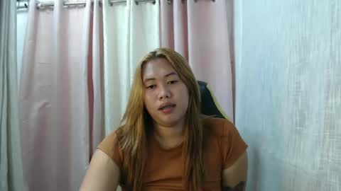 Snapshot of sexy_sofie02 chatting on June 12, 3:44 pm SOFIE The woman who lives in the province online show from June 12, 3:44 pm