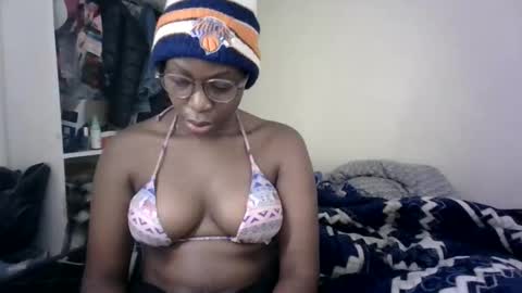 Snapshot of sexy_tatty2 chatting on October 7, 4:20 am sexy_tatty2 online show from October 7, 4:20 am