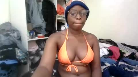 Snapshot of sexy_tatty2 chatting on October 14, 4:19 pm sexy_tatty2 online show from October 14, 4:19 pm