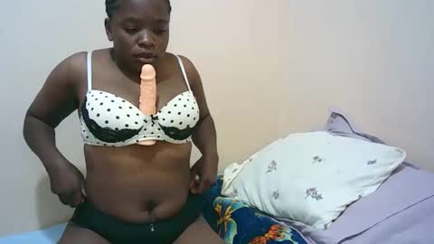 Snapshot of sexy_tiffah33 chatting on November 13, 4:17 pm Tiffah online show from November 13, 4:17 pm