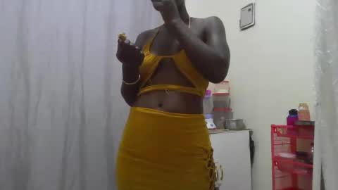 Snapshot of sexy_titz chatting on April 4, 5:32 pm sexy_titz online show from April 4, 5:32 pm