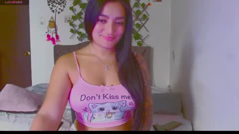 Snapshot of sexy_violett18 chatting on July 17, 4:45 pm sexy_violett18 online show from July 17, 4:45 pm