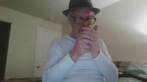 Snapshot of sexy_white_daddy chatting on February 22, 5:12 am Daddy online show from February 22, 5:12 am