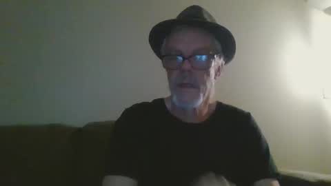 Snapshot of sexy_white_daddy chatting on February 24, 4:27 am Daddy online show from February 24, 4:27 am