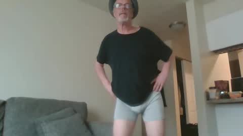 Snapshot of sexy_white_daddy chatting on February 24, 7:52 pm Daddy online show from February 24, 7:52 pm