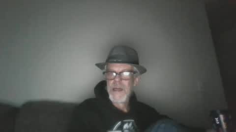 Snapshot of sexy_white_daddy chatting on February 25, 5:15 pm Daddy online show from February 25, 5:15 pm