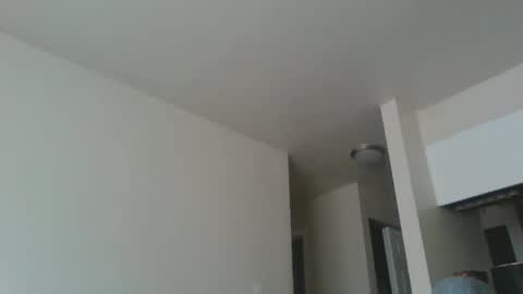 Snapshot of sexy_white_daddy chatting on February 25, 11:22 pm Daddy online show from February 25, 11:22 pm