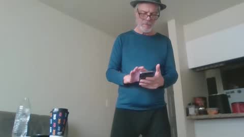 Snapshot of sexy_white_daddy chatting on February 26, 11:26 pm Daddy online show from February 26, 11:26 pm