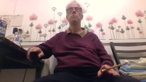 Snapshot of sexy_white_daddy chatting on September 21, 11:28 pm Daddy online show from September 21, 11:28 pm