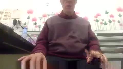 Snapshot of sexy_white_daddy chatting on October 28, 2:15 am Daddy online show from October 28, 2:15 am