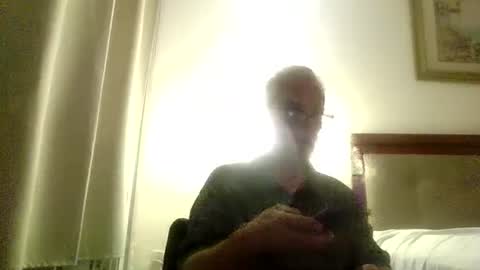 Snapshot of sexy_white_daddy chatting on November 27, 1:29 am Daddy online show from November 27, 1:29 am